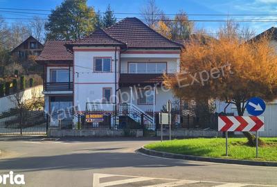 Casă cu 8 camere cu Teren 1500 Mp în Central - 13