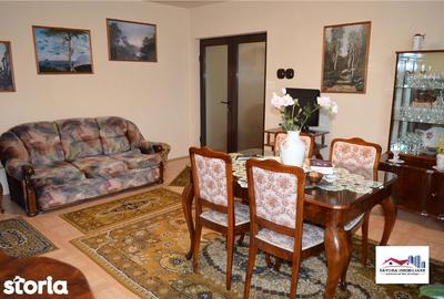 Casă cu 8 camere cu Teren 252 Mp în Central - 2