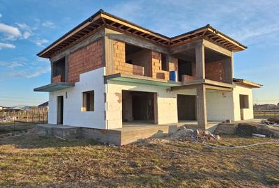 Casă cu 4 camere în Spătaru - 2