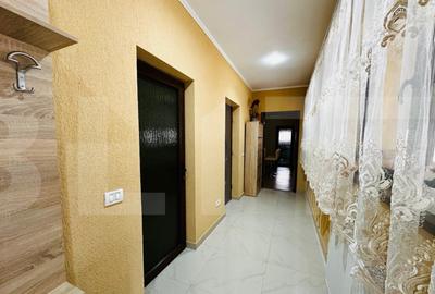 Casa spatioasa cu 5 dormitoare, doua bucatarii si teren de 1 - 15