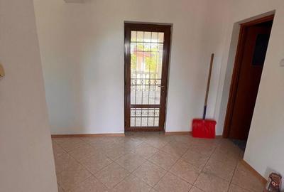Casă cu 4 camere cu Teren 2704 Mp în Orlești - 12