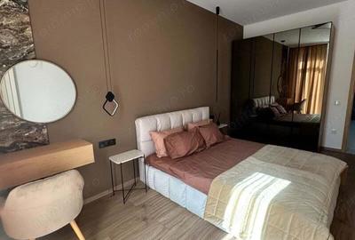 Apartament cu 2 camere decomandat în Tractorul