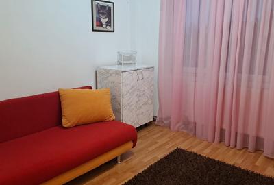 Apartament cu 3 camere semidecomandat în Ultracentral