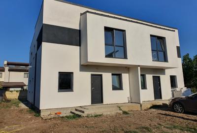 Casă cu 4 camere cu Canalizare în Corbeanca - 1