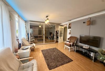 Apartament cu 3 camere semidecomandat, mobilat în Central