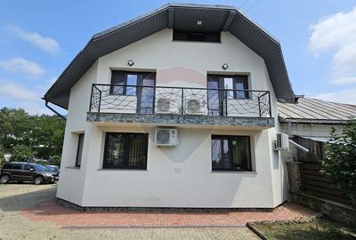 Casă individuală cu 7 camere cu Teren 1000 Mp în Central - 1