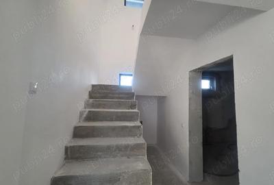Casă cu 6 camere cu Teren 500 Mp în Spătaru - 1