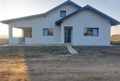 Casă individuală cu 5 camere cu Canalizare în Dumești - 2