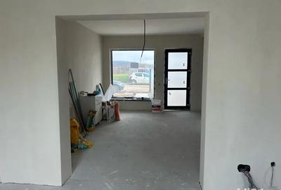 Casa parter , etaj , zona selgros strada macului - 7