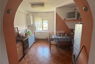 Apartament cu 3 camere decomandat în Bocșa - 3
