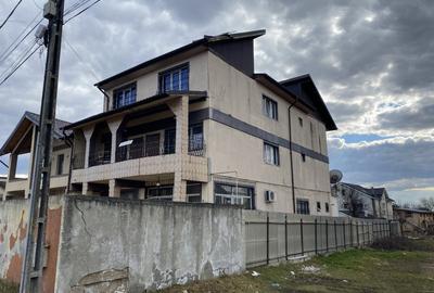 Casă cu 8 camere cu Canalizare în Afumați - 18