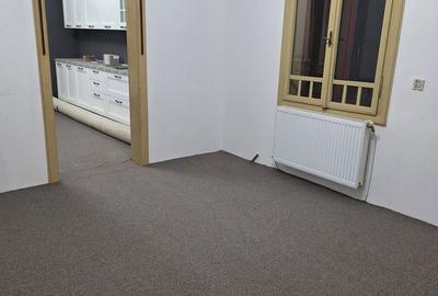 Spațiu comercial, de 100 mp, în Central - 3