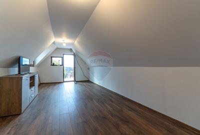 Casa / Vila cu 6 camere de vanzare in Tarlungeni - 16