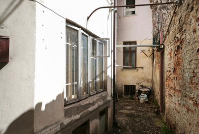 Vila cu spatii comerciale la parter, autorizatie de reamenajare - 9