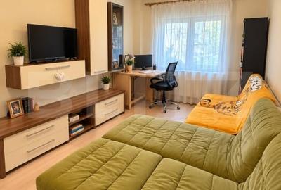 Apartament cu 4 camere semidecomandat, mobilat în Plopilor