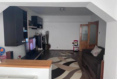 Apartament cu 3 camere decomandat în Central - 1