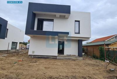 Casă cu 4 camere cu Canalizare în Central