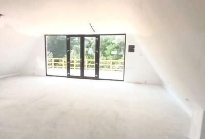 Casă cu 4 camere în Brebu - 3