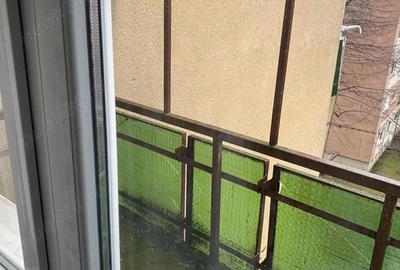 Apartament cu 2 camere decomandat în Micro 17 - 12