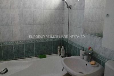 Apartament cu 3 camere decomandat în Far - 4