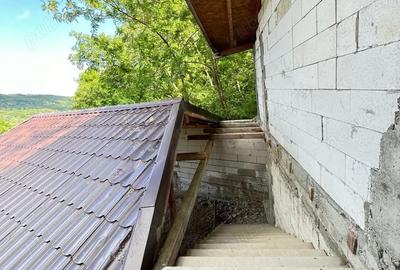 Casă cu 5 camere cu Teren 600 Mp în Malu Vânăt - 2