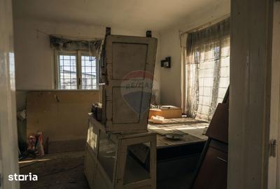 Casă cu 8 camere cu Teren 946 Mp în Central - 14