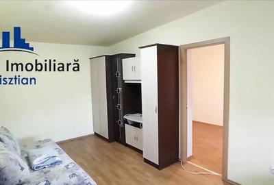 Apartament cu 3 camere de vanzare - Zona Micro 14 - 3