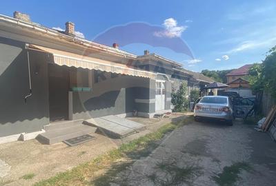 DE VANZARE Casa Oras Budesti/Jud Calarasi in zona Centrala