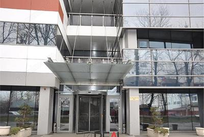 Spațiu comercial, în Titan - 2