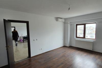 Spațiu comercial, de 210 mp, în Central - 13