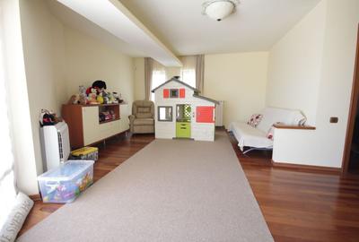 O casa deosebita cu Piscina - 25