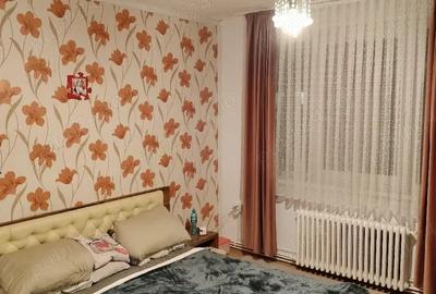 Apartament cu 3 camere semidecomandat în Central - 2