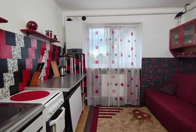 Apartament cu 2Ccamere Semidecomandate - etaj 3 - Zona Zamca - 3