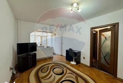 Apartament cu 2 camere, mobilat în Rovine - 2