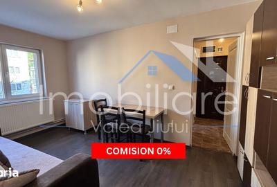 Apartament cu 3 camere decomandat în Petros