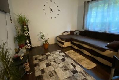 PE propune spre vanzare un apartament cu 3 camere, situat in zona străzii Salcâm - 8