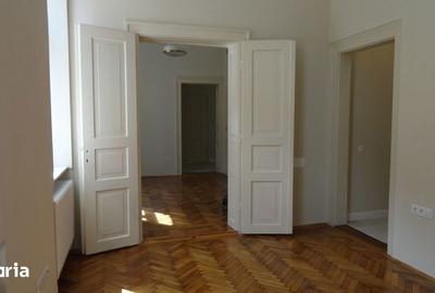 Casă cu 3 camere cu Teren 300 Mp în Central