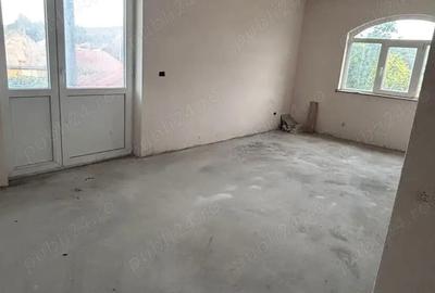 Casă cu 6 camere cu Teren 1100 Mp în Traian - 7
