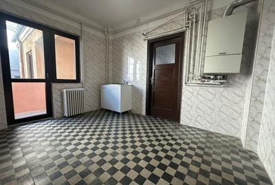Apartament cu 4 camere circular în Banu Manta - 16