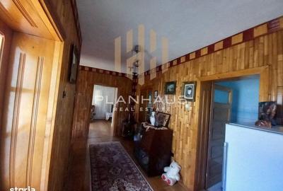 Casă cu 6 camere cu Teren 4546 Mp în Central