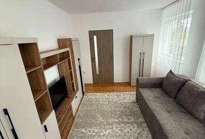 Inchiriez apartament cu 2 camere, parcare privata - 1