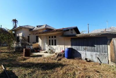 Casă cu 4 camere cu Teren 7720 Mp în Brătești - 2