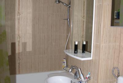 Apartament cu 3 camere decomandat în Tineretului - 1