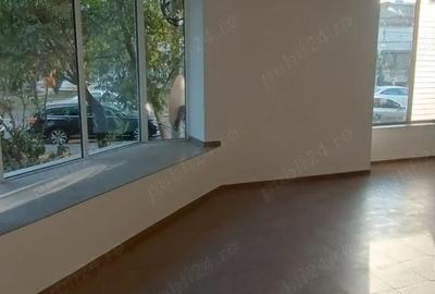 Spațiu comercial, de 100 mp, în Central - 3