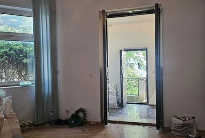 Casă cu 2 camere semidecomandat în Central