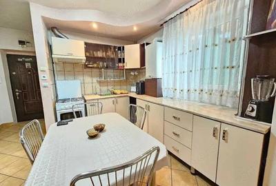 Tudor - Vanzare apartament 3 camere - B-dul. 1 Decembrie 1918 - 2
