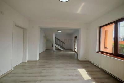 Casă individuală cu 5 camere cu Canalizare în Apărătorii Patriei - 30