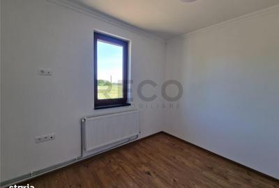 Casă cu 3 camere cu Teren 350 Mp în Borș - 1