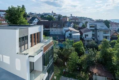 Casă cu 7 camere cu Teren 1250 Mp în Zorilor