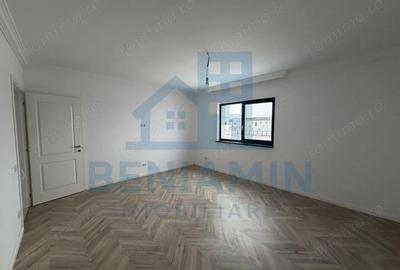 Casă cu Teren 370 Mp în Est